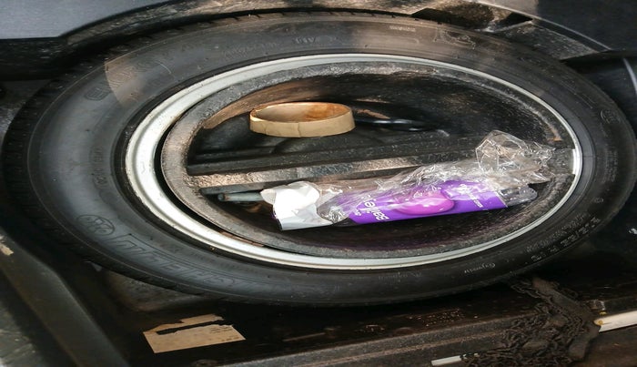 2011 Volkswagen Passat 2.0 PD DSG, Diesel, Automatic, 1,56,189 km, tyre