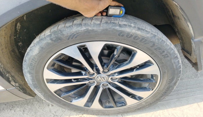 2021 MG HECTOR SHARP 1.5 DCT PETROL, Petrol, Automatic, 1,18,422 km, tyre