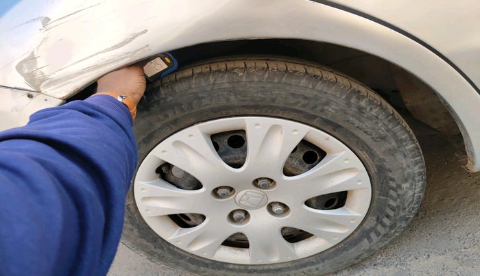 2013 Honda Brio S MT, Petrol, Manual, 1,06,637 km, tyre