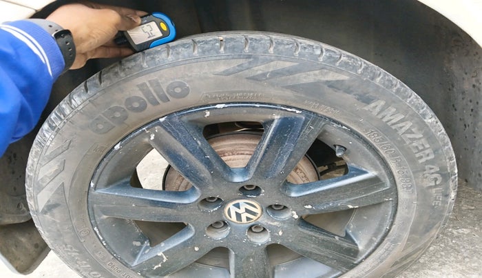 2011 Volkswagen Polo HIGHLINE 1.6L, Petrol, Manual, 1,20,090 km, tyre