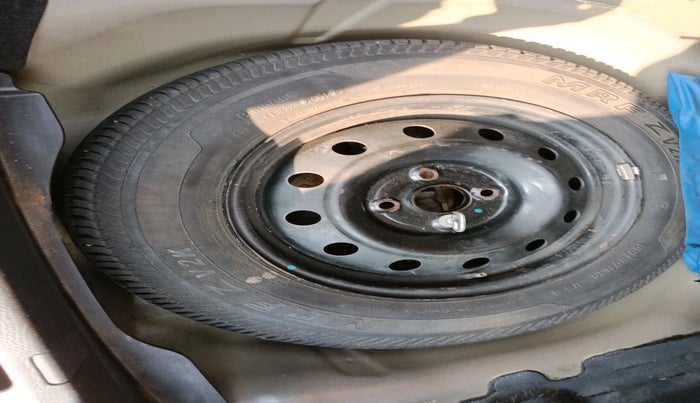 2014 Maruti Swift Dzire VXI, Petrol, Manual, 72,752 km, tyre