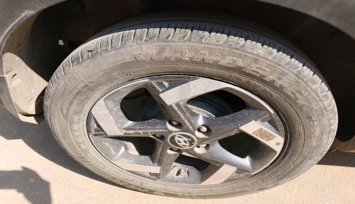 2021 Hyundai VENUE SX 1.0 (O) TURBO IMT, Petrol, Manual, 30,298 km, tyre