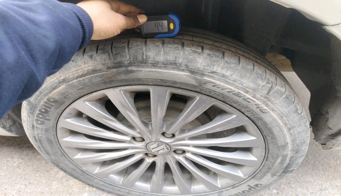 2017 Maruti Ciaz ALPHA DIESEL 1.3, Diesel, Manual, 1,15,797 km, tyre