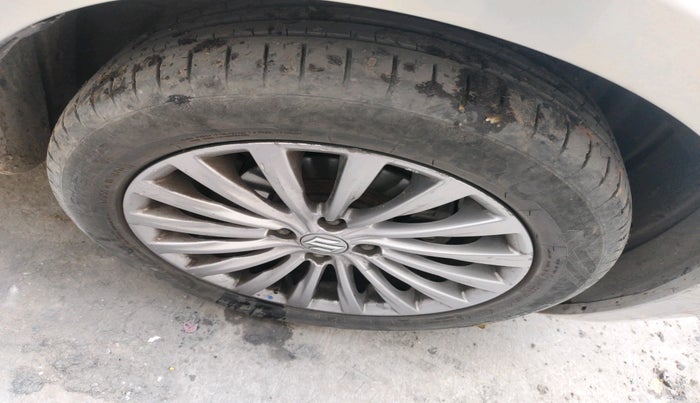 2017 Maruti Ciaz ALPHA DIESEL 1.3, Diesel, Manual, 1,15,797 km, tyre