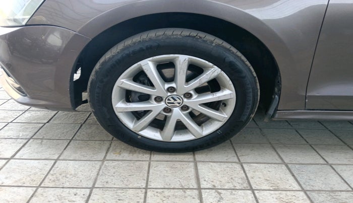 2015 Volkswagen Jetta COMFORTLINE TSI, Petrol, Manual, 89,946 km, tyre