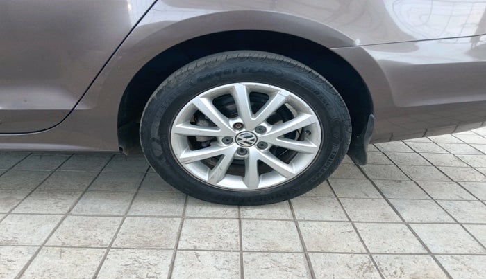 2015 Volkswagen Jetta COMFORTLINE TSI, Petrol, Manual, 89,946 km, tyre