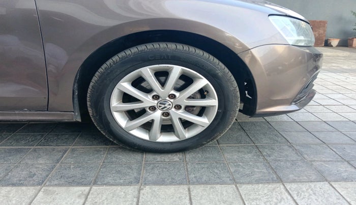 2015 Volkswagen Jetta COMFORTLINE TSI, Petrol, Manual, 89,946 km, tyre