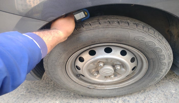 2015 Hyundai Eon ERA +, Petrol, Manual, 30,337 km, tyre