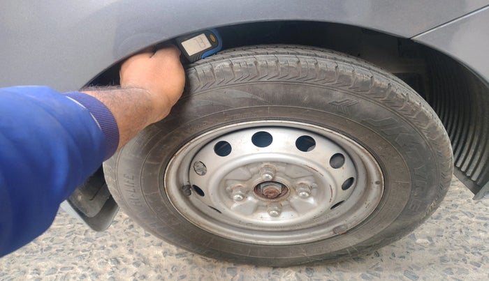 2015 Hyundai Eon ERA +, Petrol, Manual, 30,337 km, tyre