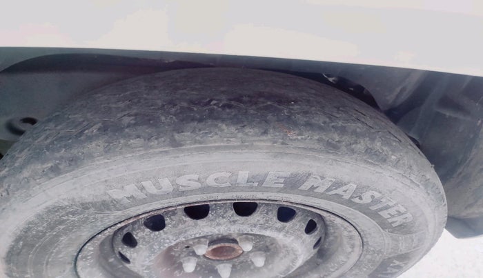 2018 Mahindra TUV300 T6 PLUS, Diesel, Manual, 1,22,447 km, tyre