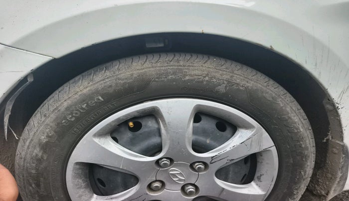 2011 Hyundai Verna FLUIDIC 1.6 CRDI EX, Diesel, Manual, 1,37,675 km, tyre