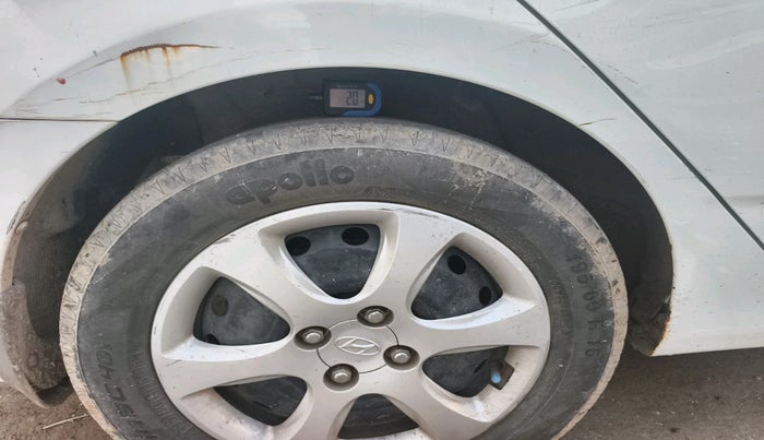 2011 Hyundai Verna FLUIDIC 1.6 CRDI EX, Diesel, Manual, 1,37,675 km, tyre