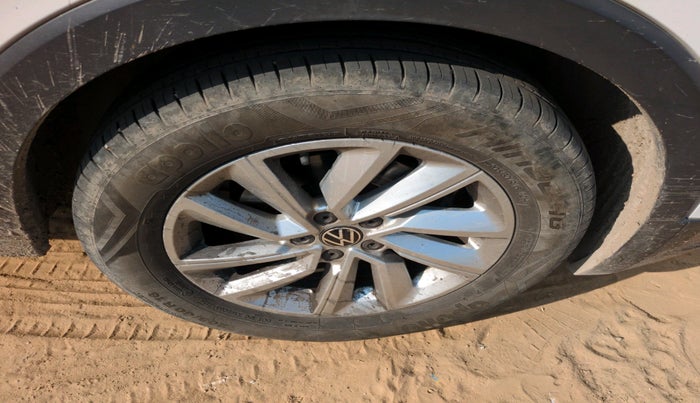 2024 Volkswagen TAIGUN Highline Plus 1.0 TSI MT, Petrol, Manual, 47,591 km, tyre