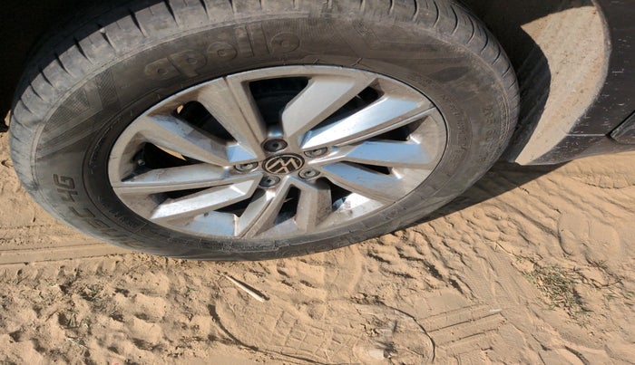 2024 Volkswagen TAIGUN Highline Plus 1.0 TSI MT, Petrol, Manual, 47,591 km, tyre