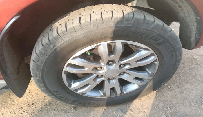 2017 Ford Endeavour TITANIUM 3.2 4X4 AT, Diesel, Automatic, 9,99,999 km, tyre