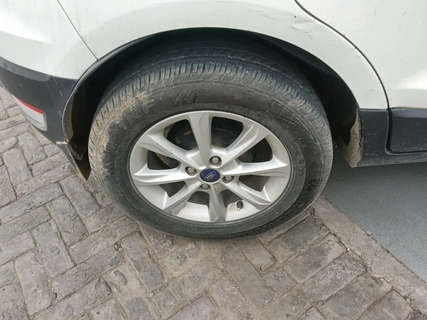 2019 Ford Ecosport TITANIUM 1.5L DIESEL, Diesel, Manual, 3,18,265 km, tyre
