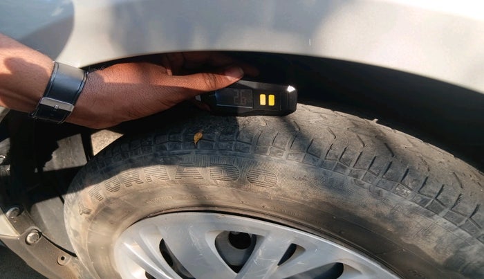 2015 Maruti Swift VXI, Petrol, Manual, 55,138 km, tyre