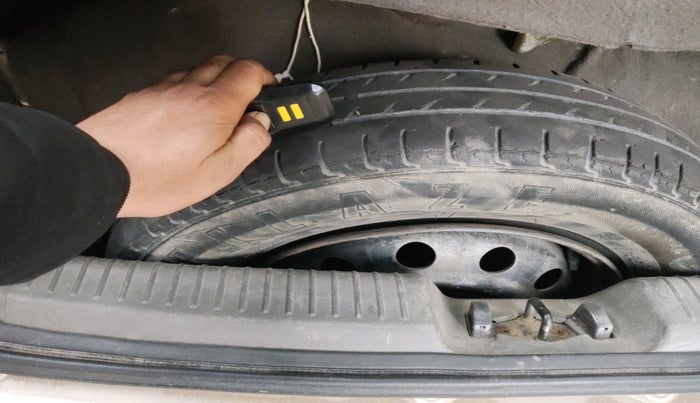 2011 Hyundai i10 MAGNA 1.2, Petrol, Manual, 1,06,399 km, tyre