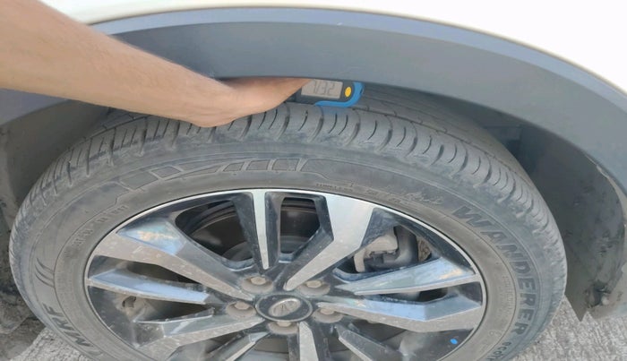 2021 Mahindra XUV300 W8 (O) 1.2 PETROL AMT, Petrol, Automatic, 41,613 km, tyre