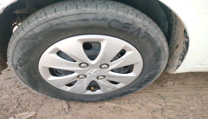 2011 Hyundai i10 SPORTZ 1.2 AT, Petrol, Automatic, 1,05,553 km, tyre