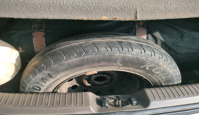 2011 Hyundai i10 SPORTZ 1.2 AT, Petrol, Automatic, 1,05,553 km, tyre