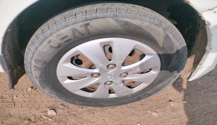 2011 Hyundai i10 SPORTZ 1.2 AT, Petrol, Automatic, 1,05,553 km, tyre