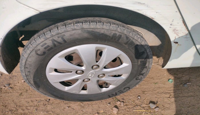 2011 Hyundai i10 SPORTZ 1.2 AT, Petrol, Automatic, 1,05,553 km, tyre