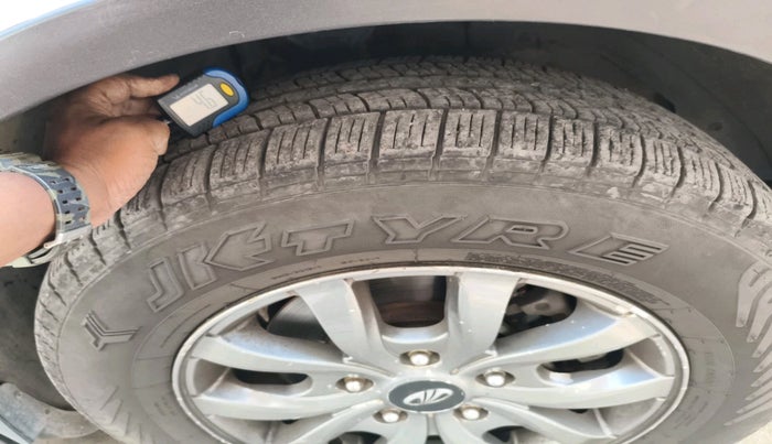 2018 Mahindra XUV500 W11 AT, Diesel, Automatic, 1,11,824 km, tyre