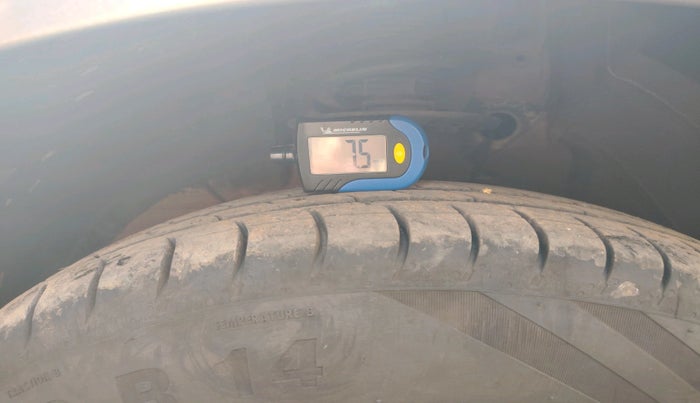 2018 Maruti Swift VXI, Petrol, Manual, 51,316 km, tyre