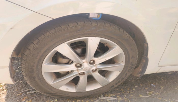 2013 Hyundai Verna FLUIDIC 1.6 CRDI SX, Diesel, Manual, 1,32,800 km, tyre