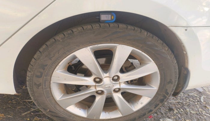 2013 Hyundai Verna FLUIDIC 1.6 CRDI SX, Diesel, Manual, 1,32,800 km, tyre