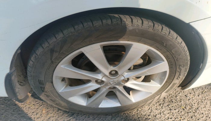 2013 Hyundai Verna FLUIDIC 1.6 CRDI SX, Diesel, Manual, 1,32,800 km, tyre