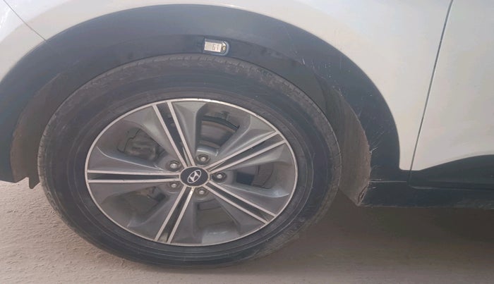 2017 Hyundai Creta SX PLUS AT 1.6 PETROL, Petrol, Automatic, 1,52,734 km, tyre