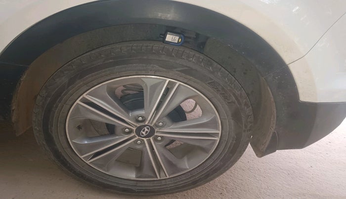 2017 Hyundai Creta SX PLUS AT 1.6 PETROL, Petrol, Automatic, 1,52,734 km, tyre