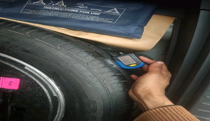 2017 Hyundai Creta SX PLUS AT 1.6 PETROL, Petrol, Automatic, 1,52,734 km, tyre