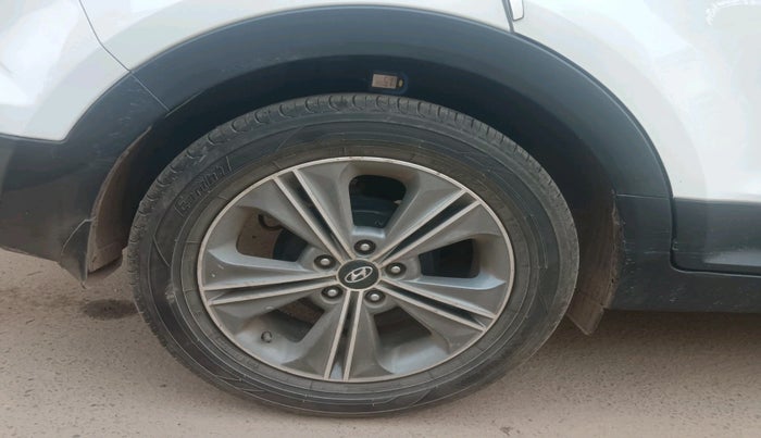 2017 Hyundai Creta SX PLUS AT 1.6 PETROL, Petrol, Automatic, 1,52,734 km, tyre