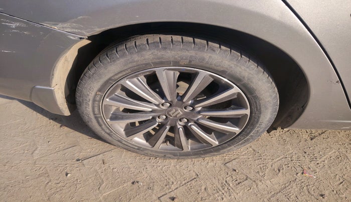 2018 Maruti Ciaz ALPHA 1.5 SHVS PETROL, Petrol, Manual, 48,669 km, tyre