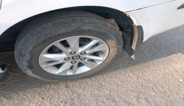 2018 Toyota Innova Crysta 2.4 VX 8 STR, Diesel, Manual, 99,118 km, tyre