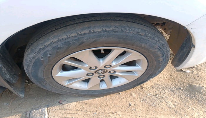 2018 Toyota Innova Crysta 2.4 VX 8 STR, Diesel, Manual, 99,118 km, tyre