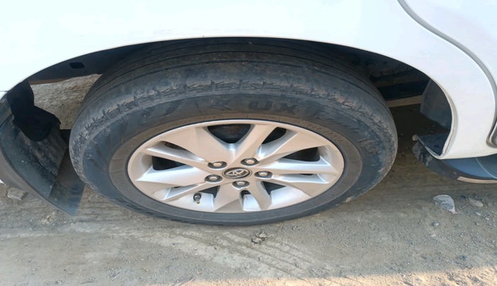 2018 Toyota Innova Crysta 2.4 VX 8 STR, Diesel, Manual, 99,118 km, tyre