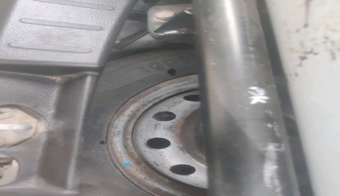 2016 Maruti Wagon R 1.0 LXI CNG, Petrol, Manual, 74,637 km, tyre