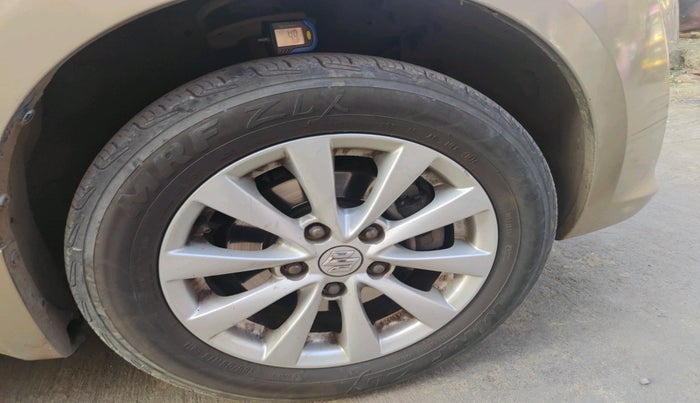 2015 Maruti Ertiga ZXI, Petrol, Manual, 90,286 km, tyre