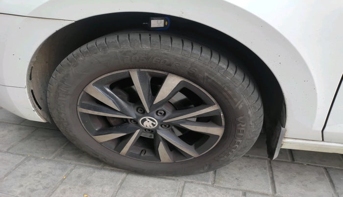 2023 Skoda SLAVIA ACTIVE 1.0L TSI MT, Petrol, Manual, 27,915 km, tyre