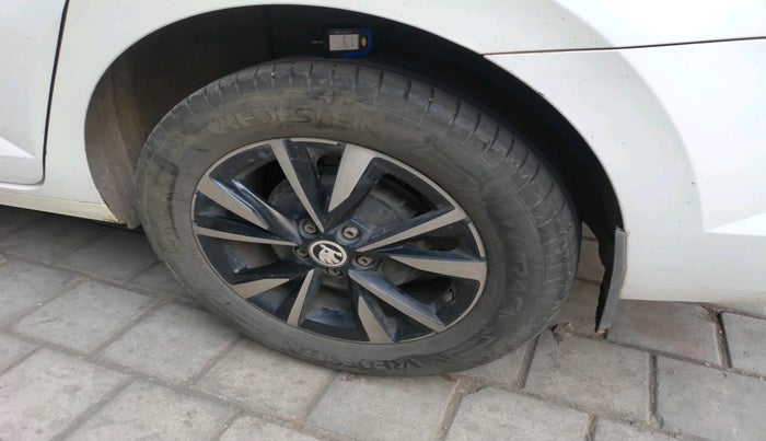 2023 Skoda SLAVIA ACTIVE 1.0L TSI MT, Petrol, Manual, 27,915 km, tyre