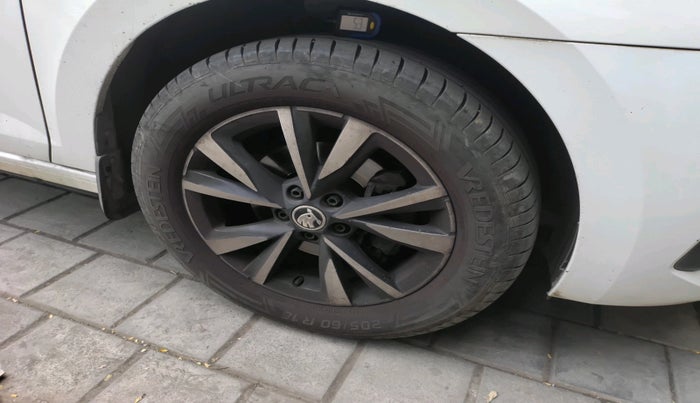 2023 Skoda SLAVIA ACTIVE 1.0L TSI MT, Petrol, Manual, 27,915 km, tyre