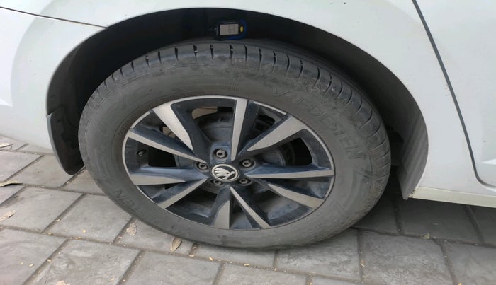 2023 Skoda SLAVIA ACTIVE 1.0L TSI MT, Petrol, Manual, 27,915 km, tyre