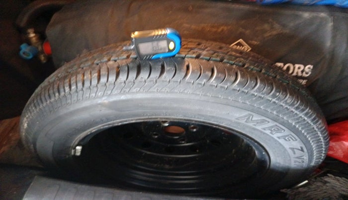 2016 Maruti Swift Dzire ZXI, Petrol, Manual, 1,11,642 km, tyre