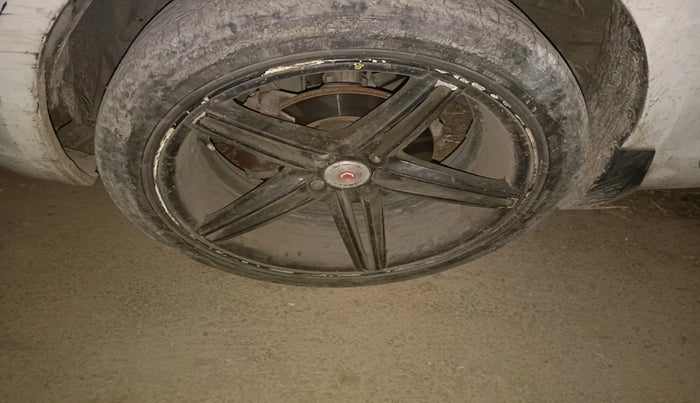 2016 Maruti Swift LXI (O), Petrol, Manual, 1,19,841 km, tyre