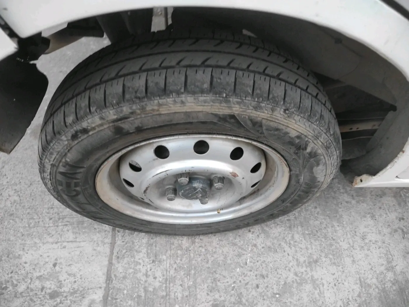 2016 Maruti Wagon R 1.0 LXI CNG, Petrol, Manual, 95,775 km, tyre