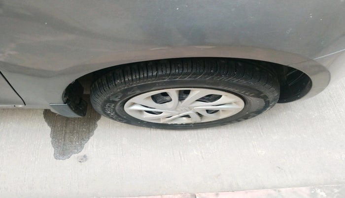 2012 Maruti Swift VXI, Petrol, Manual, 98,212 km, tyre